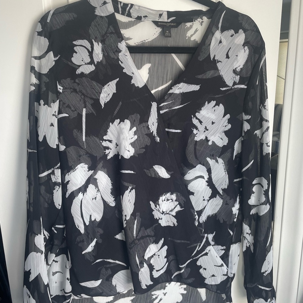 Banana Republic Graphic Gray and Black Blouse
